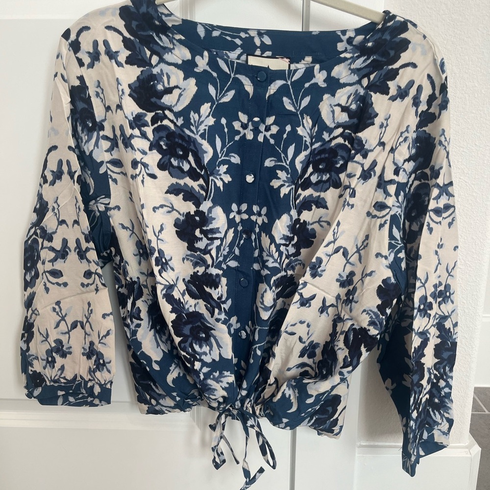 Tuckernuck Navy and Cream Floral Blouse - Picture 2 of 5